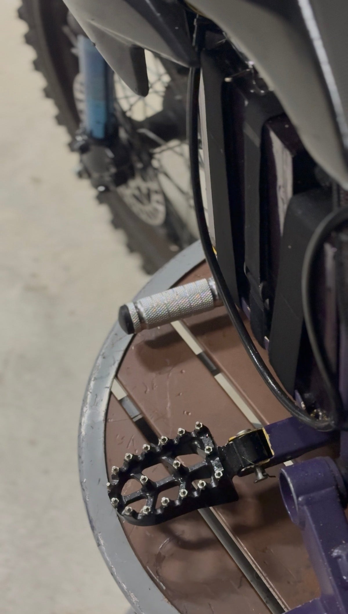 Latest Razor Emoto Bolt on Razor Footlock – Emoto Flux